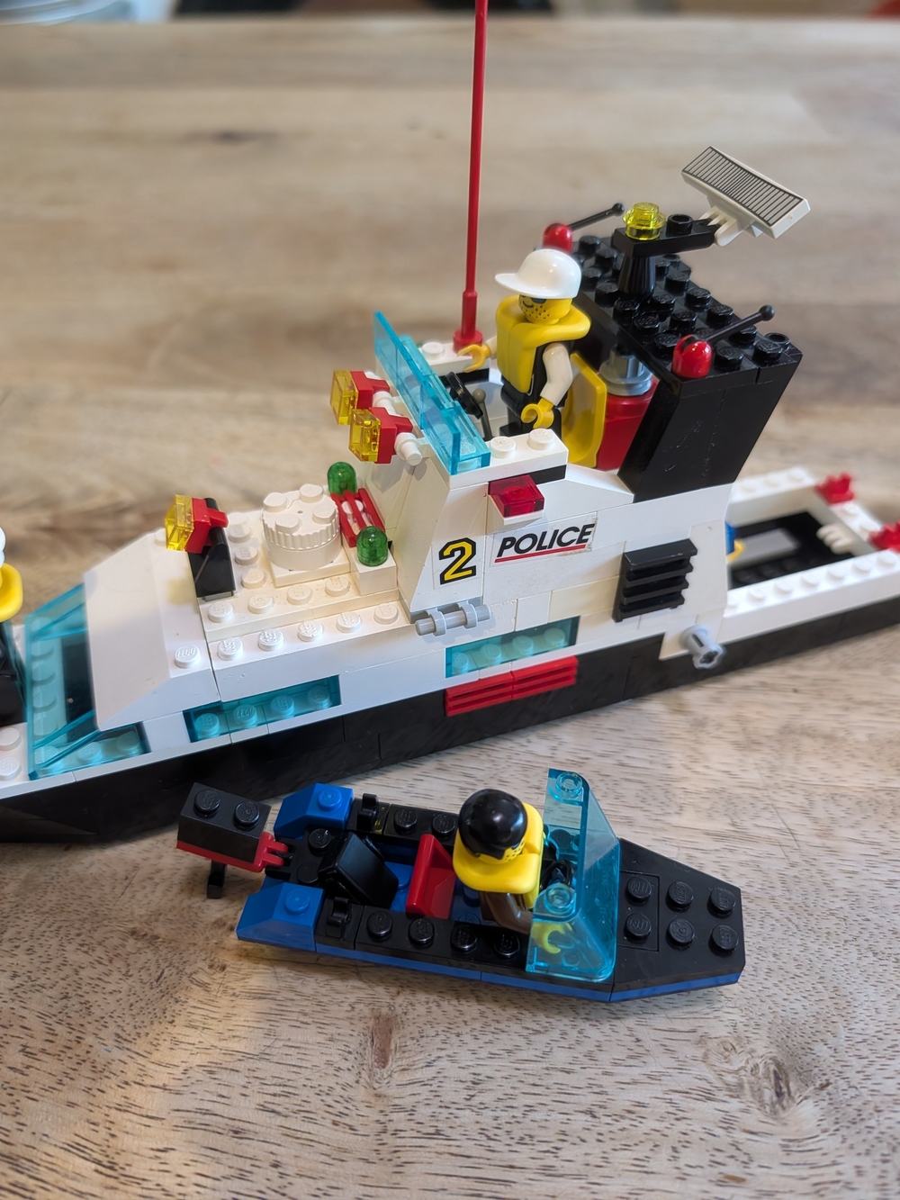 LEGO 6483 – Coastal Patrol (1994) | Vintage 9V Light & Sound Police Boat